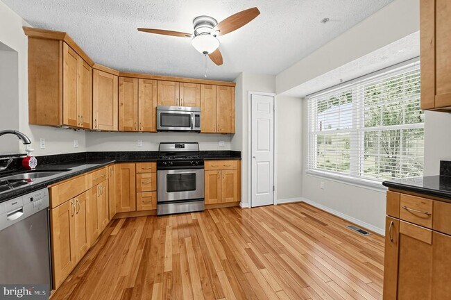 Building Photo - 2504 Smoketree Ln