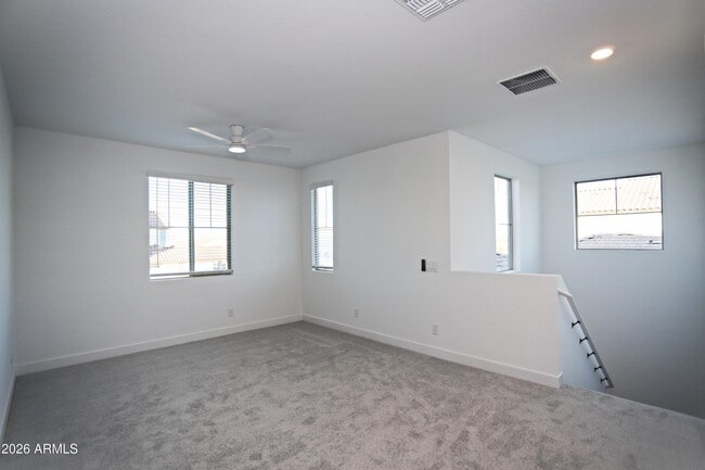 Building Photo - 745 W Sparrow Dr
