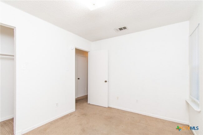 Building Photo - 2608 Tracey Cir