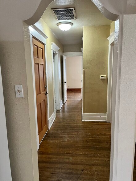 Building Photo - 218 Hammond Ave