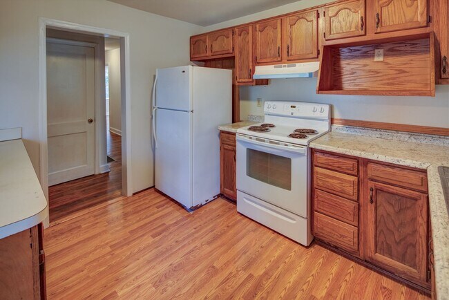 Building Photo - Charming Cecil Cape Cod Showing Saturday 12/13 9am-9:15am