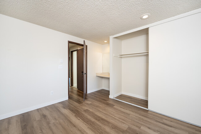 1 Bedroom 700 Sq Ft - Los Altos Apartments