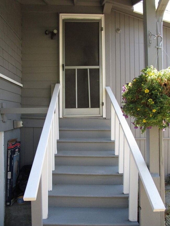 Building Photo - 2 Bedroom, 2 Bathroom Home North Proctor i...