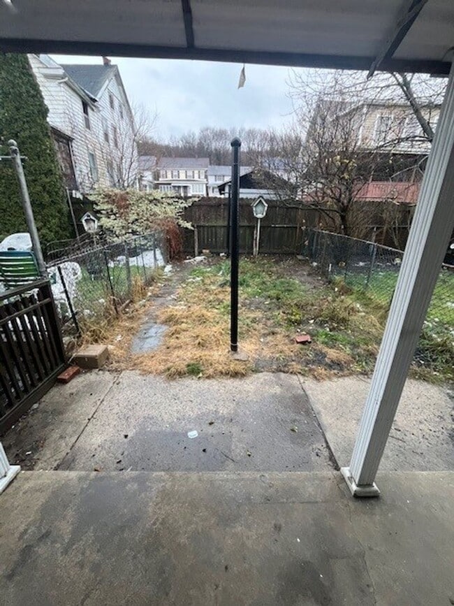 Building Photo - 3 bed 1 bath