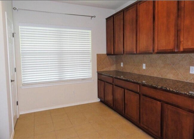 Building Photo - 7810 Squirrel Hollow Dr