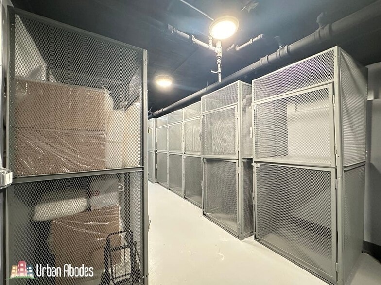 Building Photo - 501 W Belmont Ave