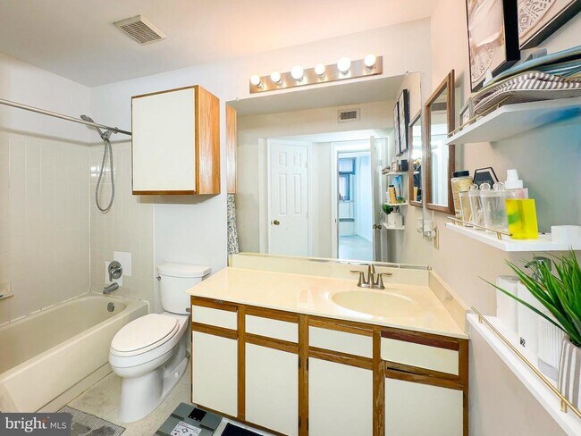 Building Photo - 13560 Lord Sterling Pl