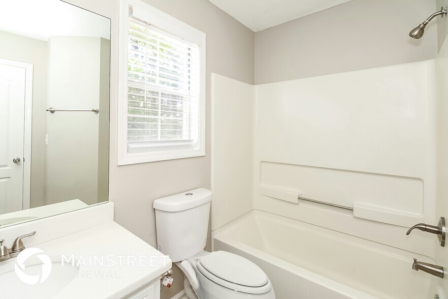 Building Photo - 1012 Forest Glen