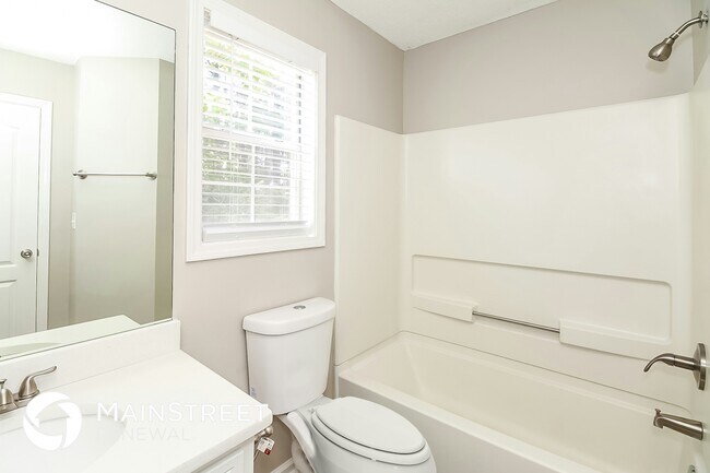 Building Photo - 1012 Forest Glen