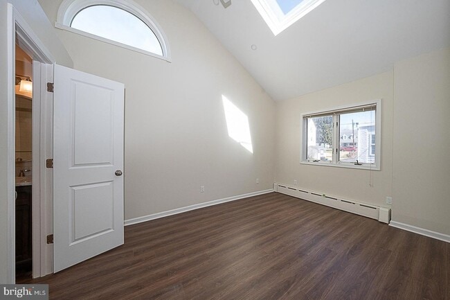 Building Photo - 1457 Manoa Rd