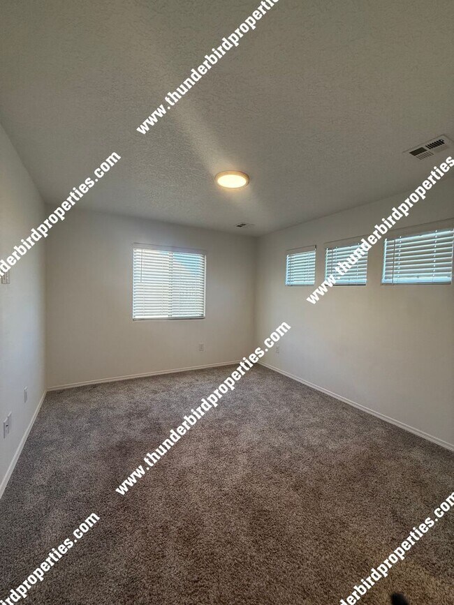 Building Photo - 2605 Stryker Road Southeast