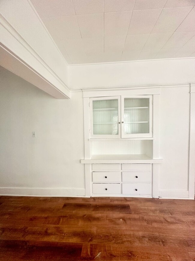 Building Photo - 732-738 Gaviota LB