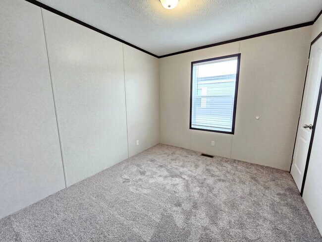 Building Photo - 46000 Geddes Rd