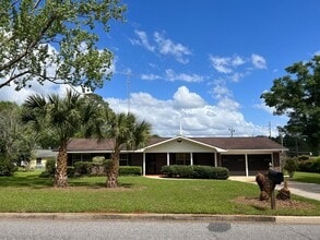 Building Photo - 102 Victoria Dr