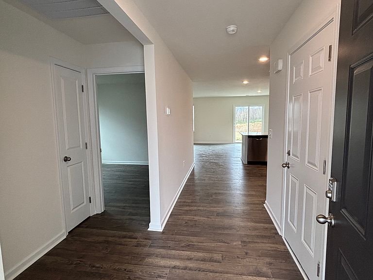 Building Photo - 1011 Persimmon Holw