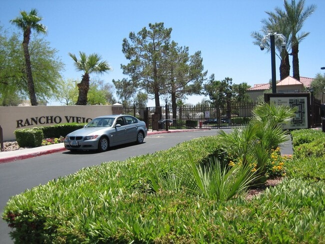 Building Photo - NICE CONDO, 3 BEDROOMS, 2 FULL BATHS, NEW ...