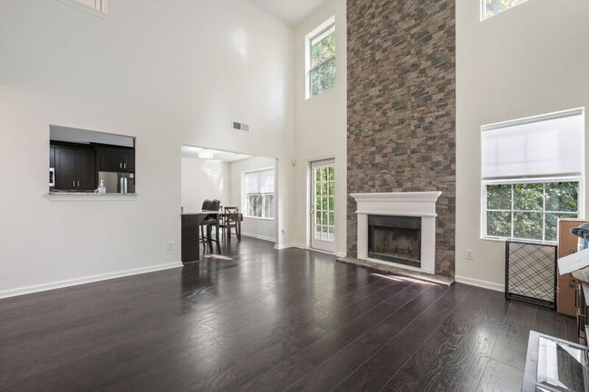 Building Photo - 2369 Charleston Pointe SE