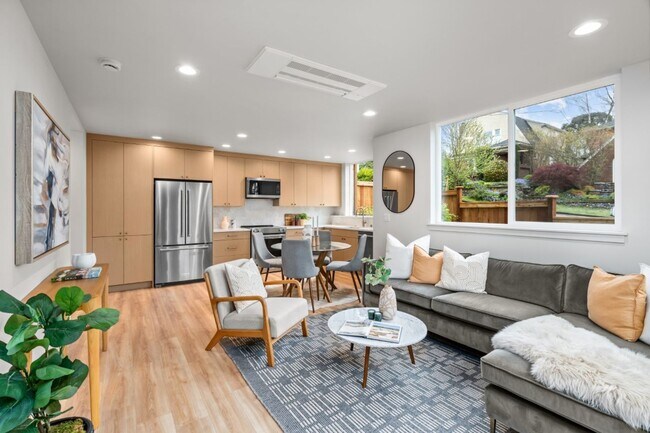 Building Photo - 2bd/1.75ba Seattle Home