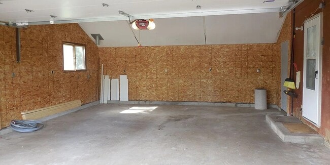 Building Photo - 9830 Yawkey St