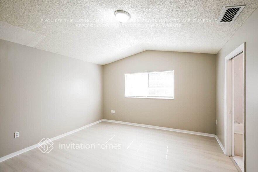 Building Photo - 621 SW 176th Ave