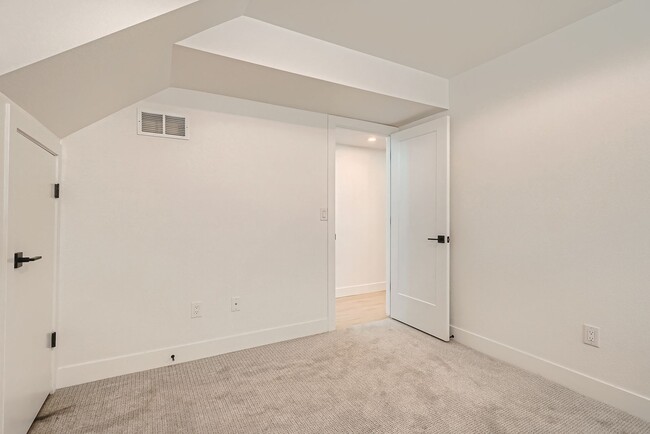 Building Photo - Luxury Home Near Cherry Creek | Sustainabl...