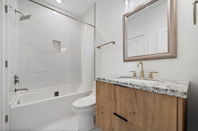 Building Photo - 207 E 38th St