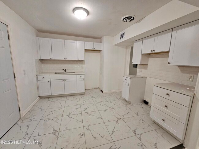 Building Photo - 11226 Inez Dr