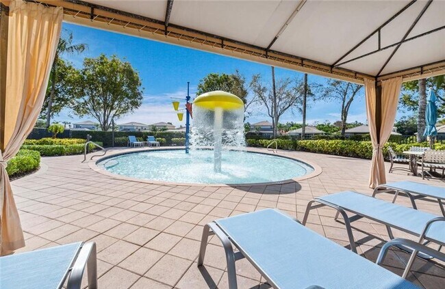 Building Photo - ***STUNNING FURNISHED/ UNFURNISHED ANNUAL*...