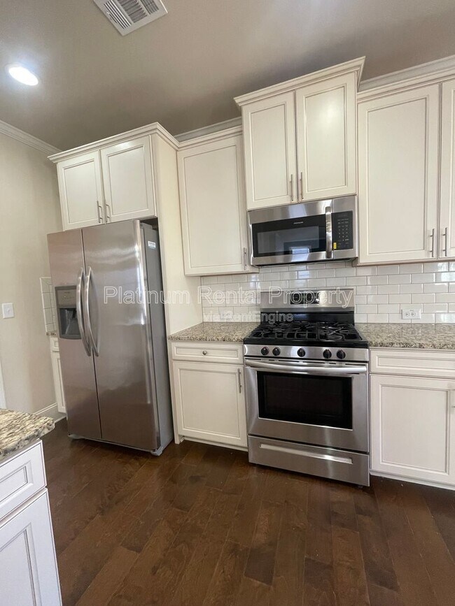 Building Photo - 4425 Huron Dr