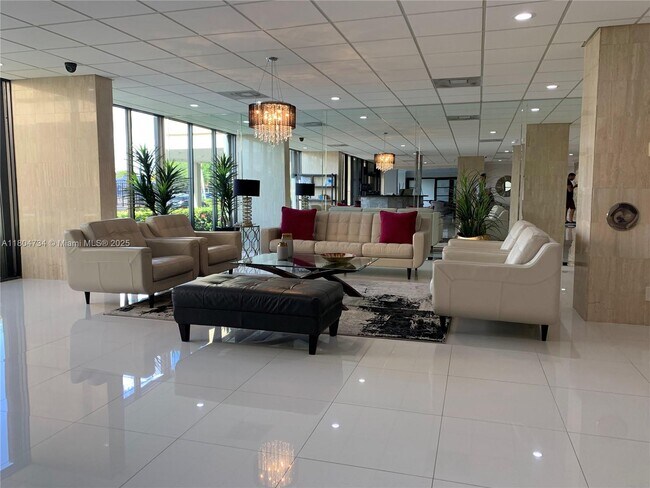 Building Photo - 2017 S Ocean Dr