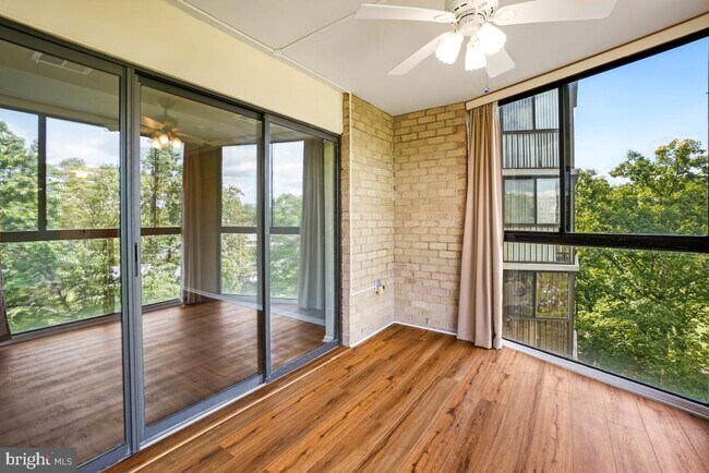 Building Photo - 15101 Interlachen Dr