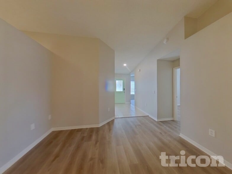 Building Photo - 2009 Kiwi Trail