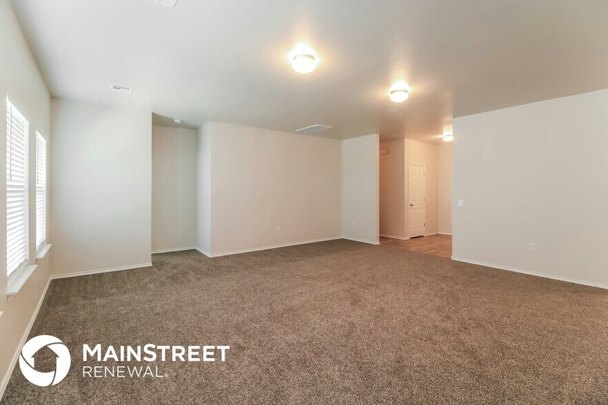 Building Photo - 909 N Donald Way