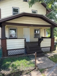 Building Photo - 3 bedroom & 1 bathroom Home for Rent