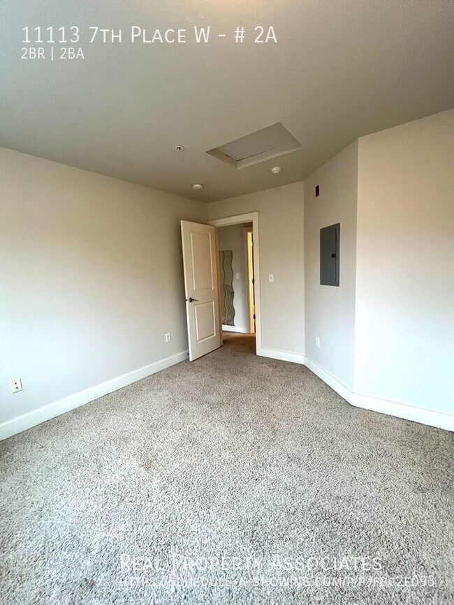 Building Photo - Everett Townhome Condo - 2 Bedroom/2 Bath