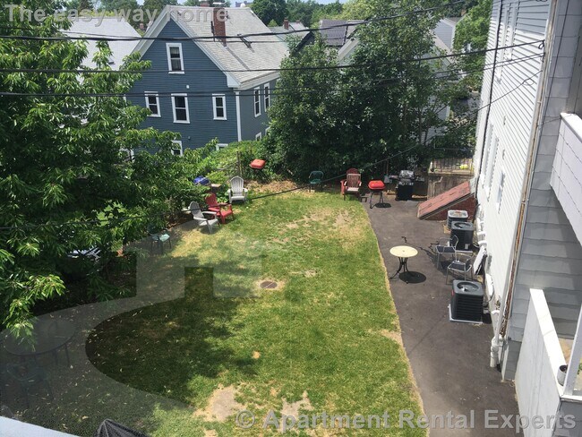 Building Photo - 28 A Cherry St