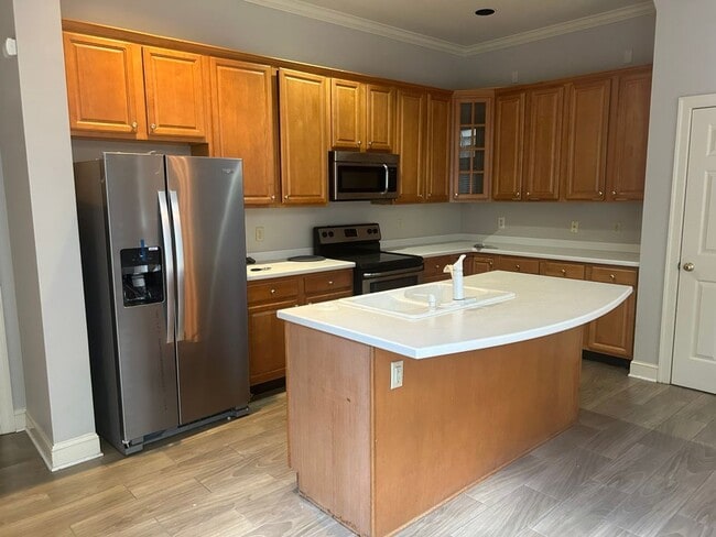 Building Photo - Great Location, close to Everything Harbor Town. Overlooks pond Beautiful view!  Pets allowed wit...