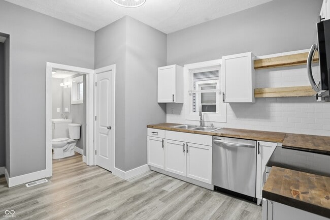 Building Photo - 1035 Albany St