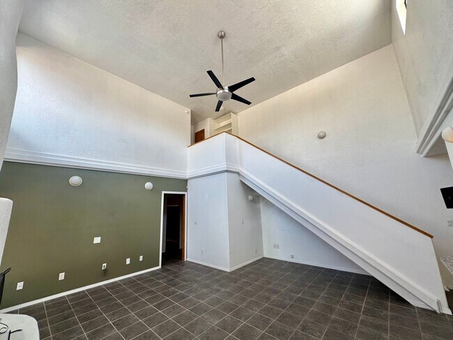 Building Photo - 2 bed 2 Bath Sawmill Gem!