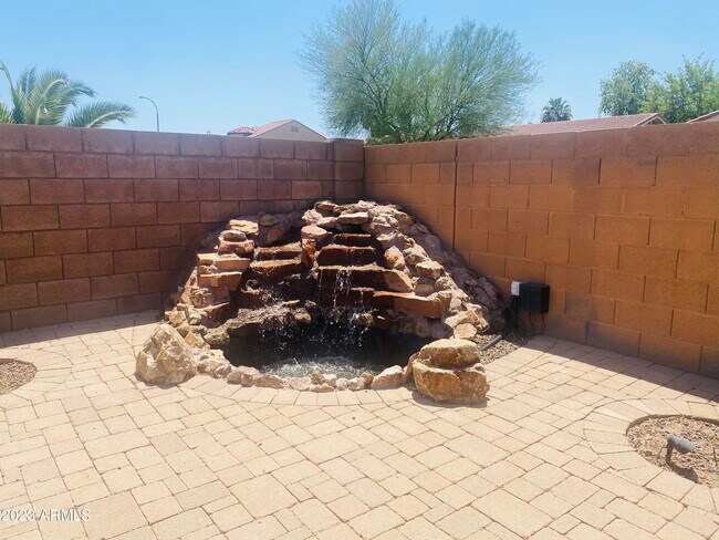 Building Photo - 453 W Lantana Pl