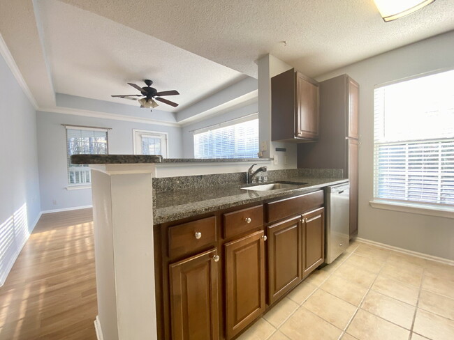 Building Photo - Updated One Bedroom Condo In The Reserve a...