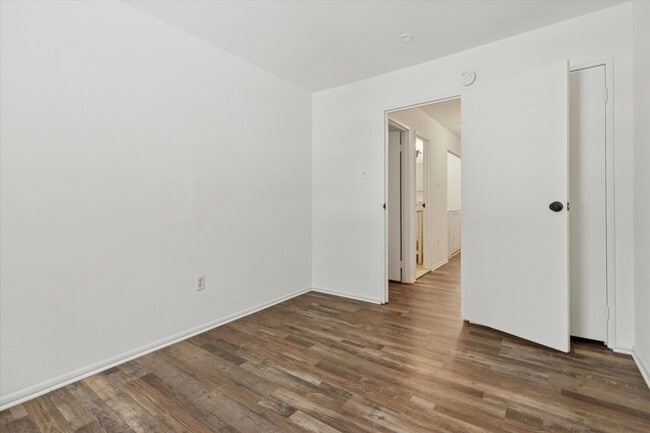 Building Photo - Available now, 3B/2.5B Two Story Townhome in Butler Park!