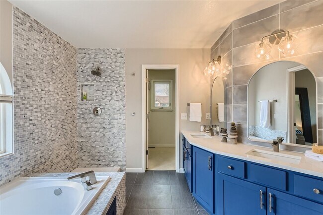 Building Photo - Beautifully Updated 3-Bedroom Home with Finished Basement in Gunbarrel