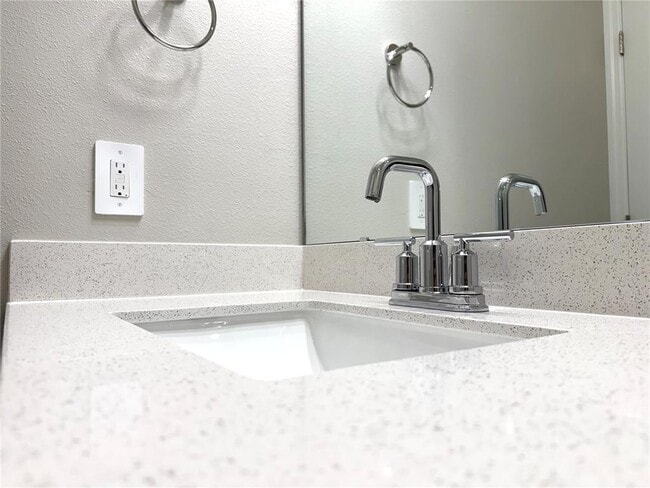 Building Photo - 16526 Silver Brook Wy