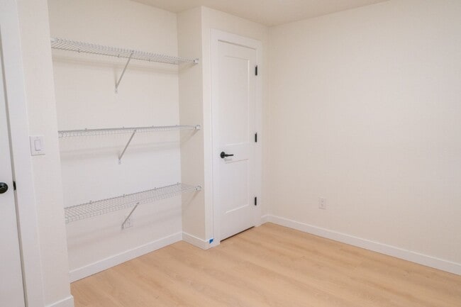 Building Photo - 4015 SW Thistle St