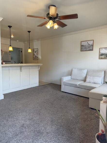 Building Photo - 711 W Douglas St