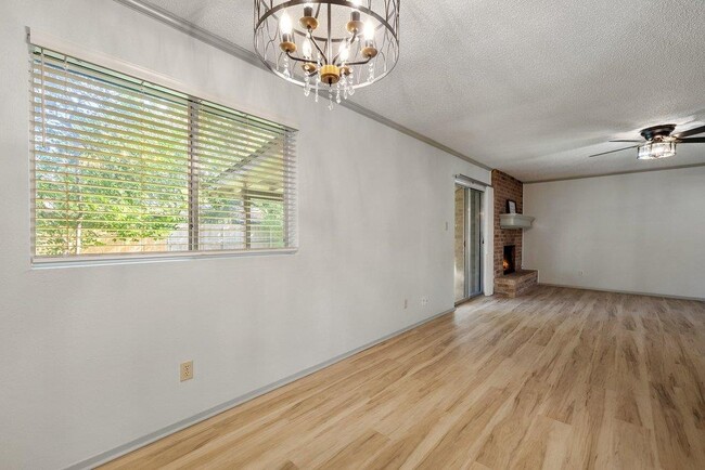 Building Photo - 704 Brookwood Cir