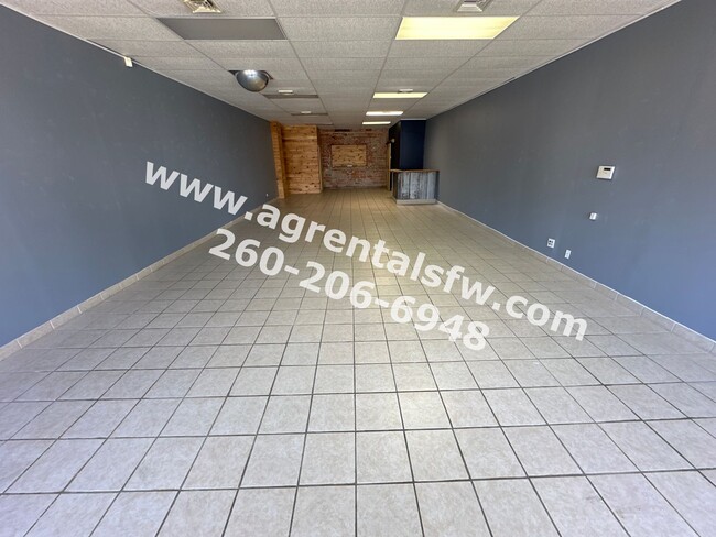 Building Photo - Retail/Office Space For Rent