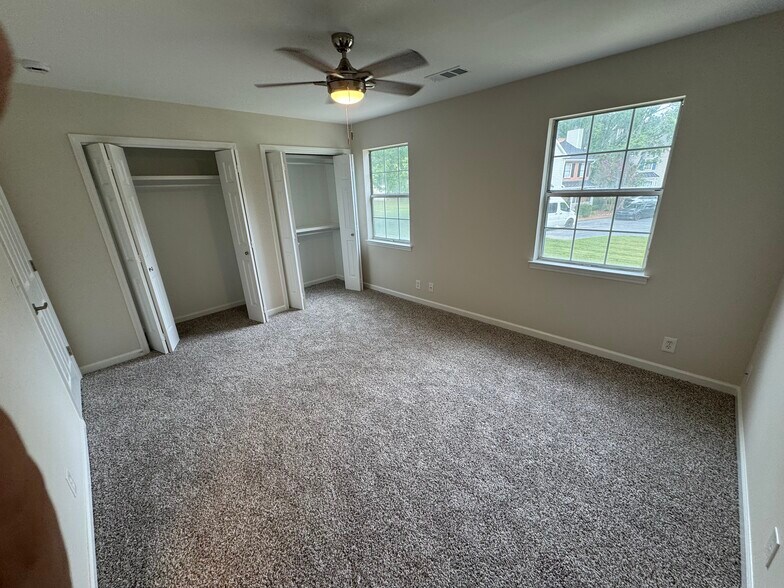 Building Photo - 1246 Carriage Park Dr