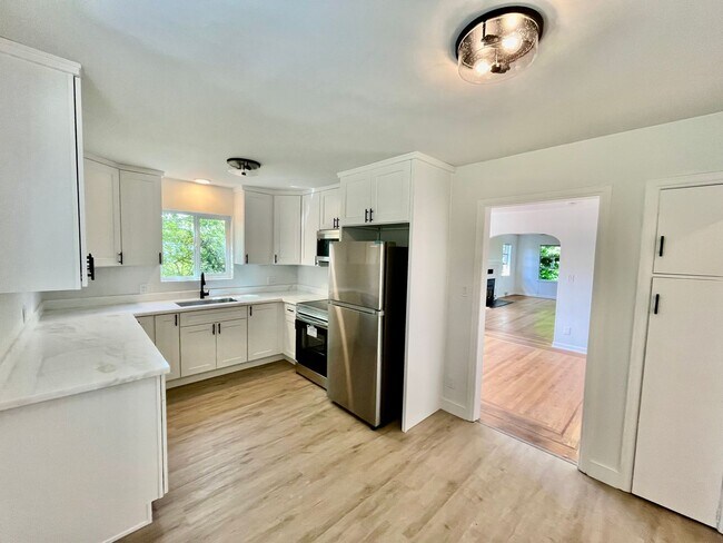Building Photo - Newly Renovated 3bed 2bath Home in Skyway  neighborhood in South Seattle